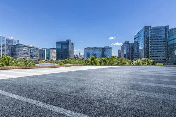 Skyline Panoramique Immeubles Bureaux Modernes Avec Route Vide Plancher Carré — Photo