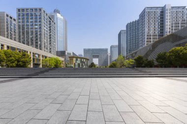 Modern iş ofis binası, boş yere ile boş yol