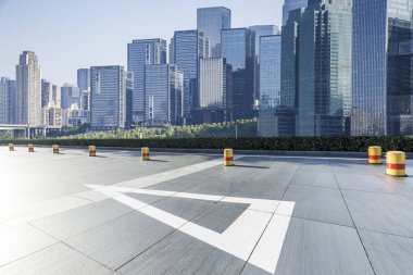 Modern iş ofis binası, boş yere ile boş yol