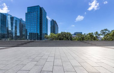 Modern iş ofis binası, boş yere ile boş yol