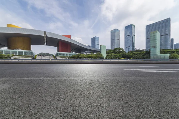 Skyline Panorámico Modernos Edificios Oficinas Negocios Con Camino Vacío Piso — Foto de Stock