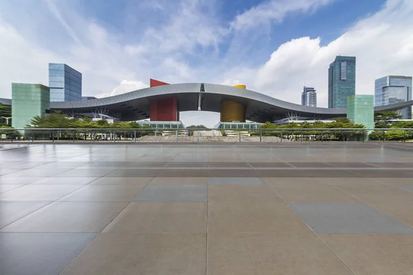 Skyline Panorâmico Modernos Edifícios Escritórios Negócios Com Estrada Vazia Piso — Fotografia de Stock