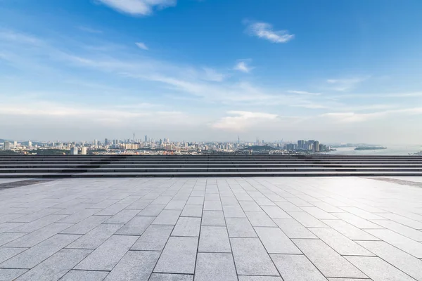 Skyline Panorámico Modernos Edificios Oficinas Negocios Con Camino Vacío Piso — Foto de Stock