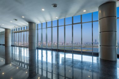 Panoramik manzarası ve binalardan cam pencere