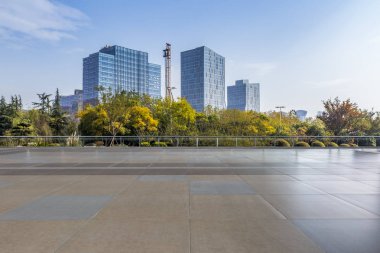 Modern iş ofis binası, boş yere ile boş yol