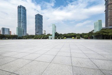 Modern iş ofis binası, boş yere ile boş yol