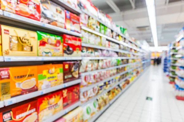 Supermarket Aisle Shelves Blurry Background — Stock Photo, Image