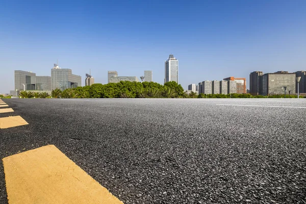 Skyline Panoramique Immeubles Bureaux Modernes Avec Route Vide Plancher Carré — Photo