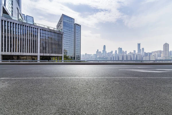 Skyline Panoramique Immeubles Bureaux Modernes Avec Route Vide Plancher Carré — Photo