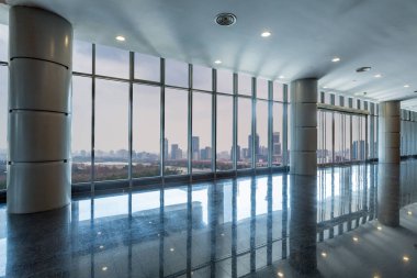 Panoramik manzarası ve binalardan cam pencere