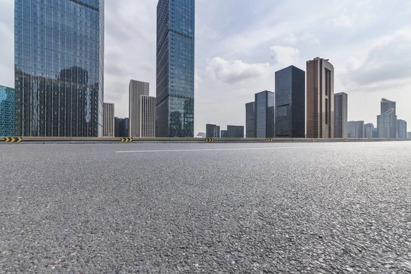 Skyline Panoramique Immeubles Bureaux Modernes Avec Route Vide Plancher Carré — Photo