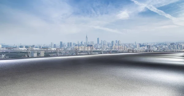 Skyline Panorâmico Modernos Edifícios Escritórios Negócios Com Estrada Vazia Piso — Fotografia de Stock