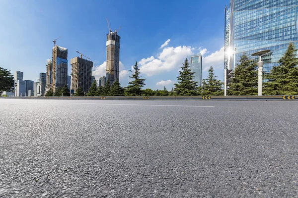 Skyline Panoramique Immeubles Bureaux Modernes Avec Route Vide Plancher Carré — Photo