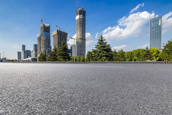 Skyline Panoramique Immeubles Bureaux Modernes Avec Route Vide Plancher Carré — Photo