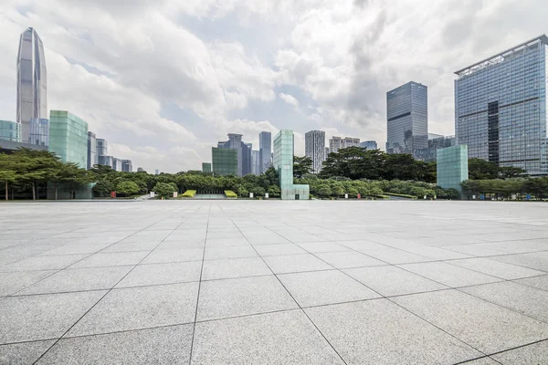 Skyline Panorâmico Modernos Edifícios Escritórios Negócios Com Estrada Vazia Piso — Fotografia de Stock