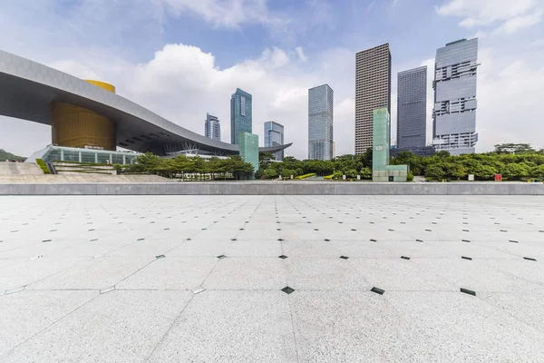 Skyline Panorámico Modernos Edificios Oficinas Negocios Con Camino Vacío Piso — Foto de Stock