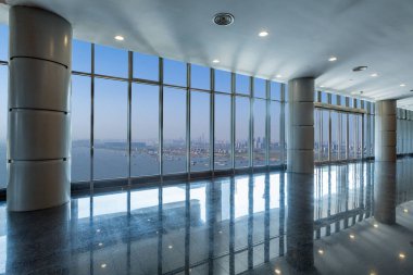 Panoramik manzarası ve binalardan cam pencere