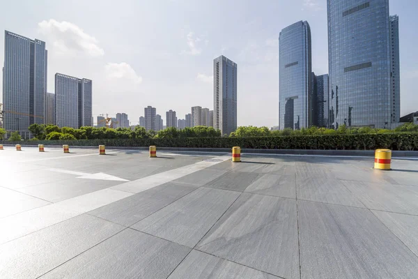 Skyline Panoramique Immeubles Bureaux Modernes Avec Route Vide Plancher Carré — Photo