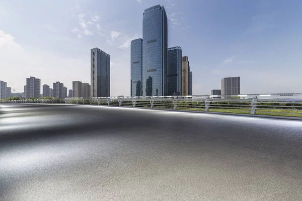 Skyline Panoramico Moderni Edifici Uffici Aziendali Con Strada Vuota Pavimento — Foto Stock