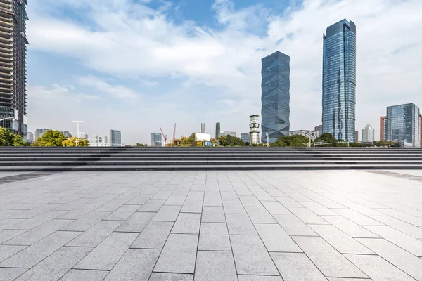 Skyline Panorámico Modernos Edificios Oficinas Negocios Con Camino Vacío Piso — Foto de Stock