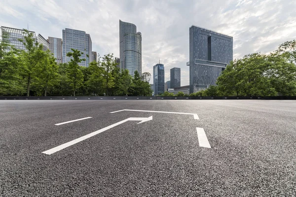 Skyline Panoramique Immeubles Bureaux Modernes Avec Route Vide Plancher Carré — Photo