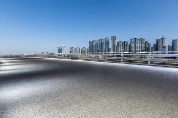 Skyline Panoramico Moderni Edifici Uffici Aziendali Con Strada Vuota Pavimento — Foto Stock