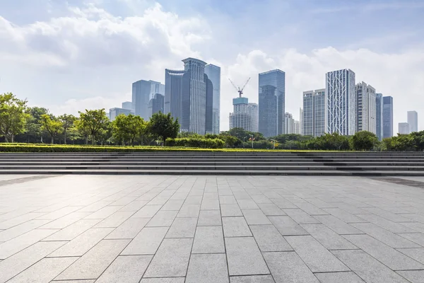 Skyline Panorâmico Modernos Edifícios Escritórios Negócios Com Estrada Vazia Piso — Fotografia de Stock