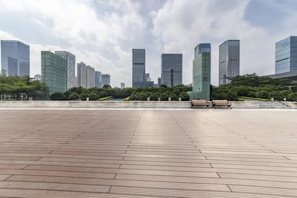 Skyline Panorámico Modernos Edificios Oficinas Negocios Con Camino Vacío Piso — Foto de Stock