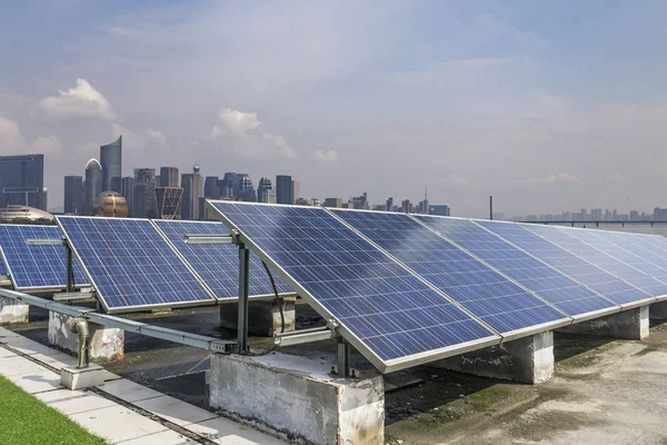 Ciudad Solar Moderna Skyline — Foto de Stock