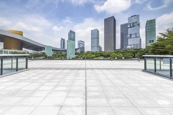 Skyline Panorámico Modernos Edificios Oficinas Negocios Con Camino Vacío Piso — Foto de Stock