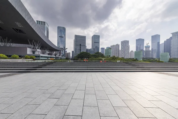 Skyline Panorâmico Modernos Edifícios Escritórios Negócios Com Estrada Vazia Piso — Fotografia de Stock