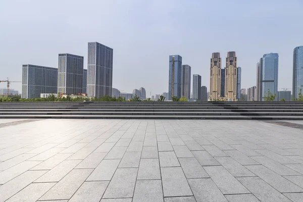 Skyline Panoramico Moderni Edifici Uffici Aziendali Con Strada Vuota Pavimento — Foto Stock