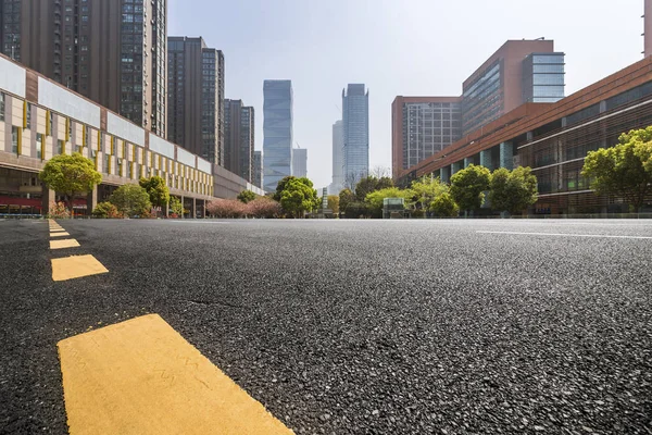 Skyline Panoramique Immeubles Bureaux Modernes Avec Route Vide Plancher Carré — Photo