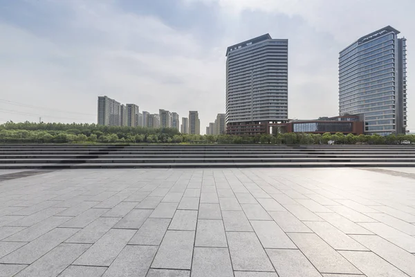 Skyline Panorâmico Modernos Edifícios Escritórios Negócios Com Estrada Vazia Piso — Fotografia de Stock