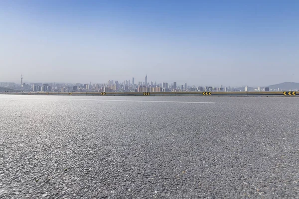 Skyline Panoramico Moderni Edifici Uffici Aziendali Con Strada Vuota Pavimento — Foto Stock