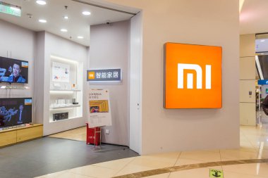 Nanjing Jiangsu Çin, 08 Ocak 2018: Xiaomi Mi amiral gemisi mağaza alışveriş merkezi Çin ve Çin halkı alışveriş merkezinde
