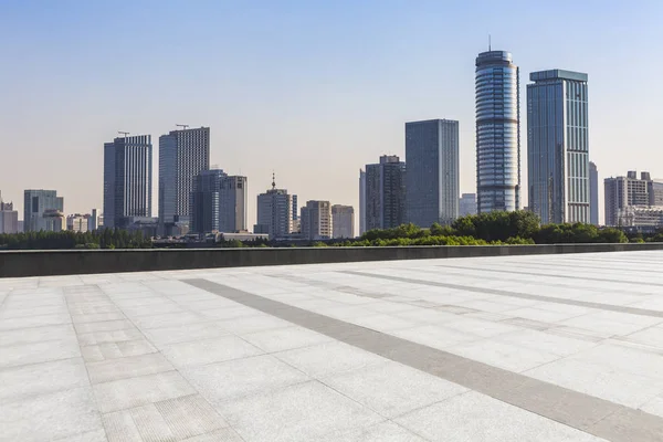 Skyline Panoramique Immeubles Bureaux Modernes Avec Route Vide Plancher Carré — Photo