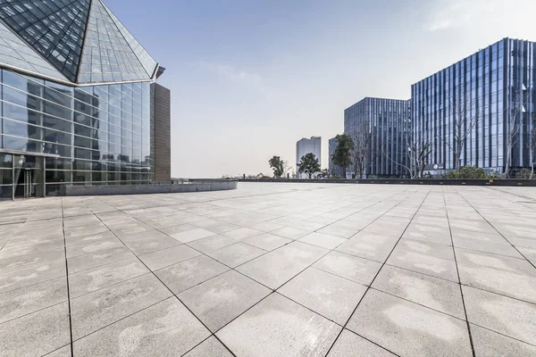 Skyline Panorâmico Modernos Edifícios Escritórios Negócios Com Estrada Vazia Piso — Fotografia de Stock