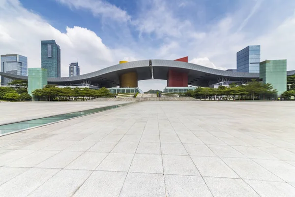 Skyline Panorámico Modernos Edificios Oficinas Negocios Con Camino Vacío Piso — Foto de Stock