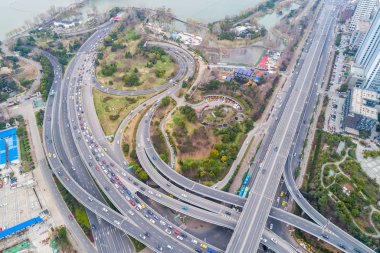 Bir büyük otoyol kesişme havadan görünümü