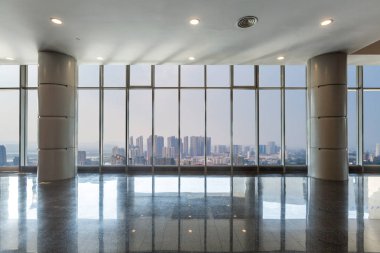 Panoramik manzarası ve binalardan cam pencere