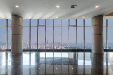 Panoramik manzarası ve binalardan cam pencere