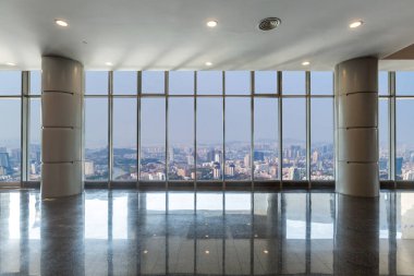 Panoramik manzarası ve binalardan cam pencere