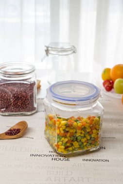 Cam ev yapımı sağlıklı salata