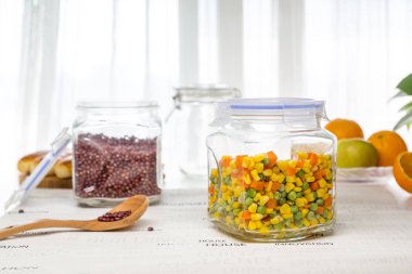 Cam ev yapımı sağlıklı salata