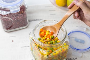 Cam ev yapımı sağlıklı salata