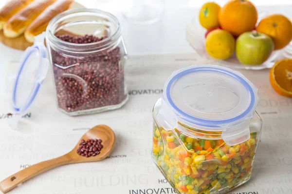 Cam ev yapımı sağlıklı salata