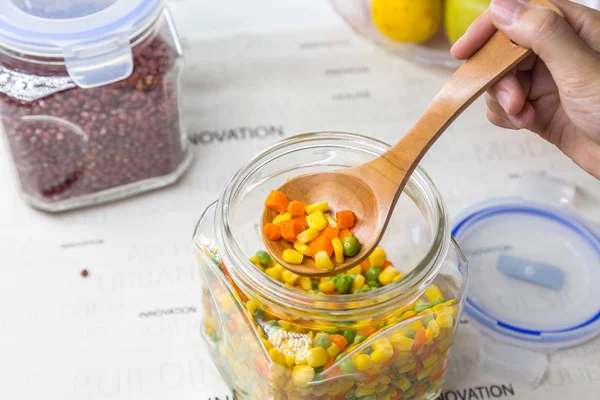 Cam ev yapımı sağlıklı salata