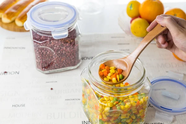 Cam ev yapımı sağlıklı salata