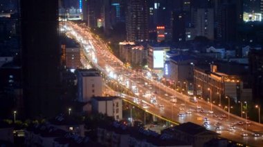 Şehirdeki trafik kavşağı